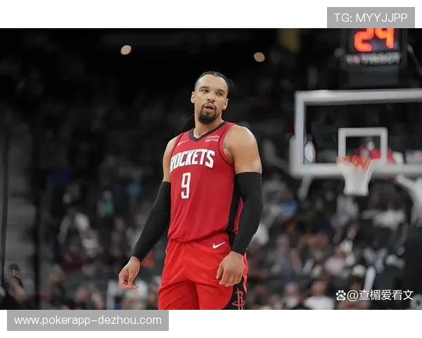 布克联手狄龙火力全开半场合砍21分携手扛起球队进攻大旗